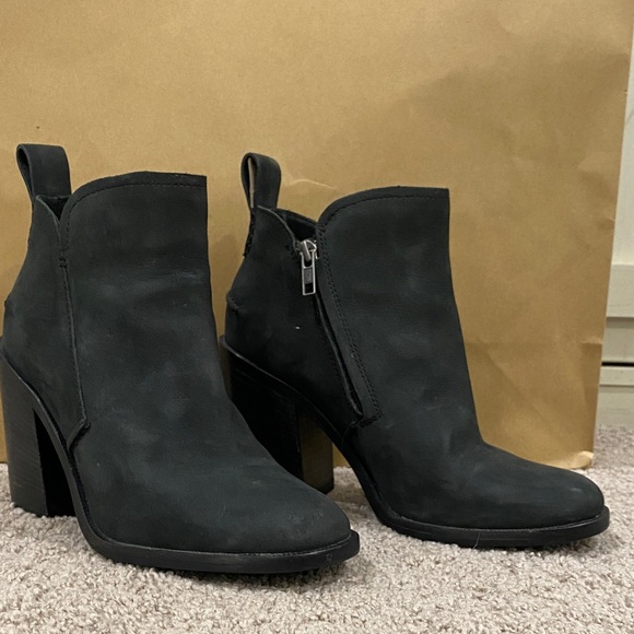 UGG Pixley Black Ankle Booties size 7 - Picture 1 of 5